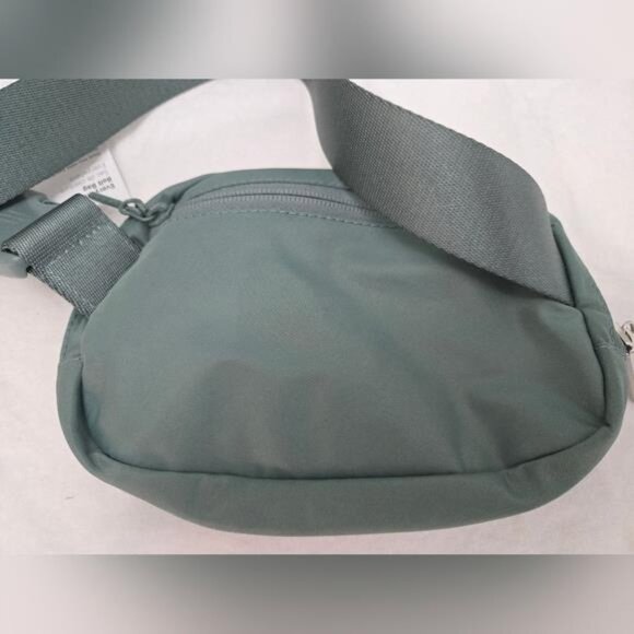 New Lululemon 1L Everywhere Belt Bag - Picture 3 of 7